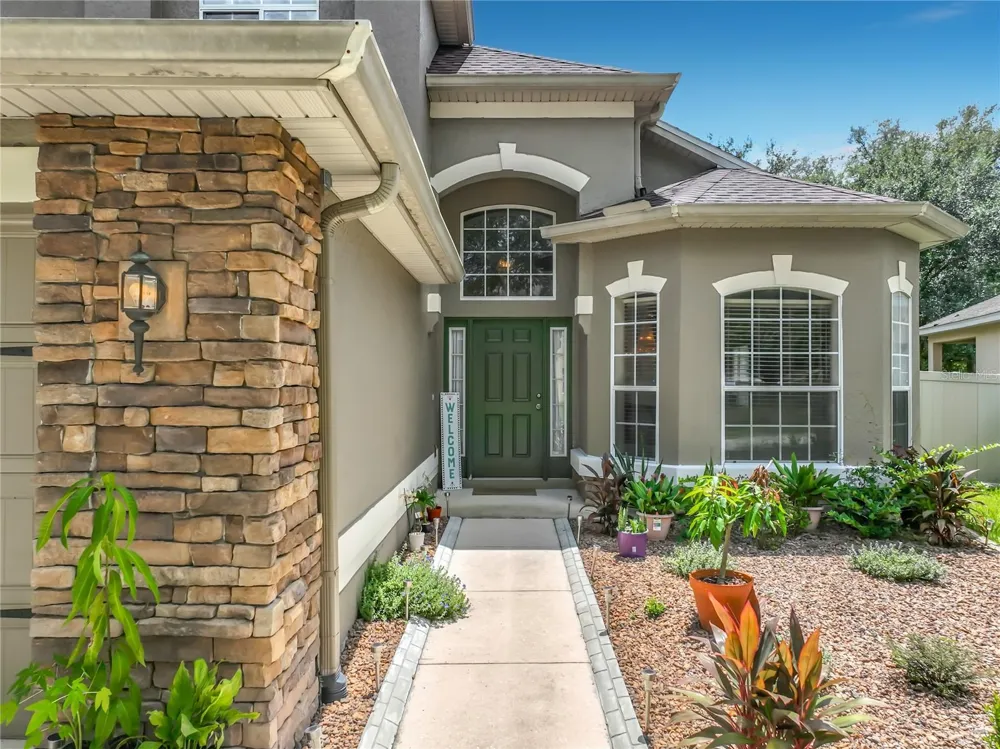 9038 VICKROY TERRACE Oviedo, FL 32765