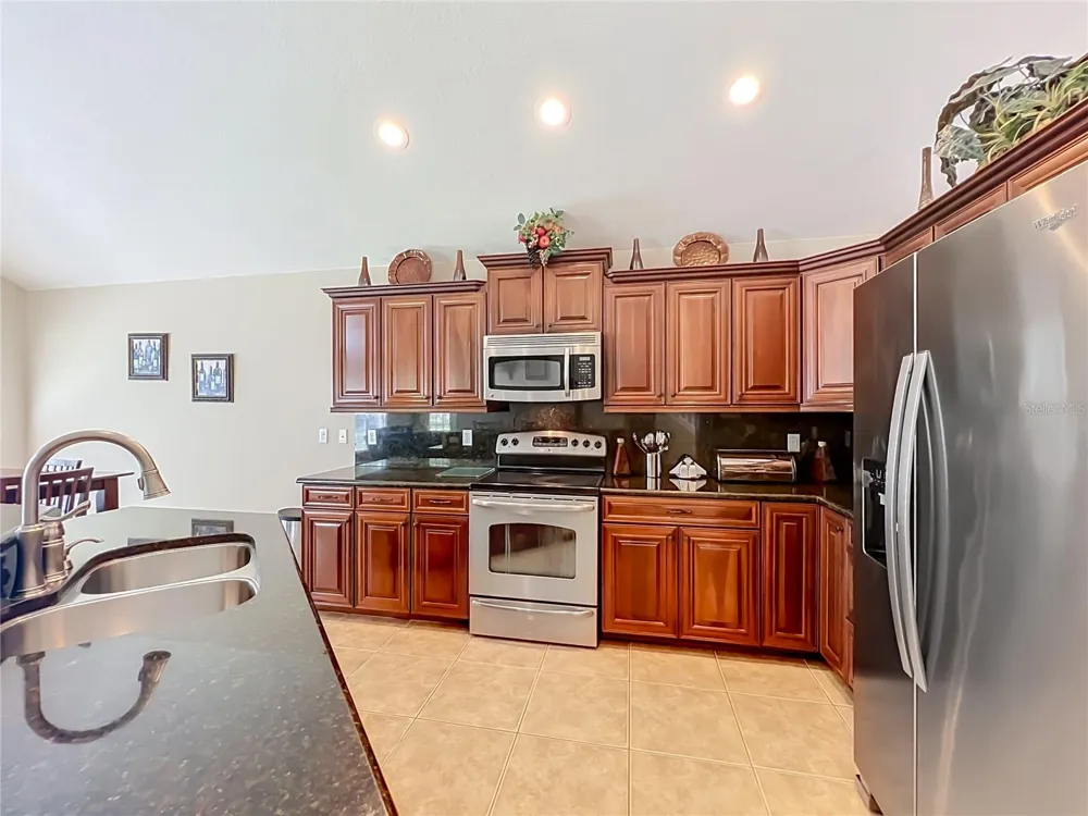 9038 VICKROY TERRACE Oviedo, FL 32765