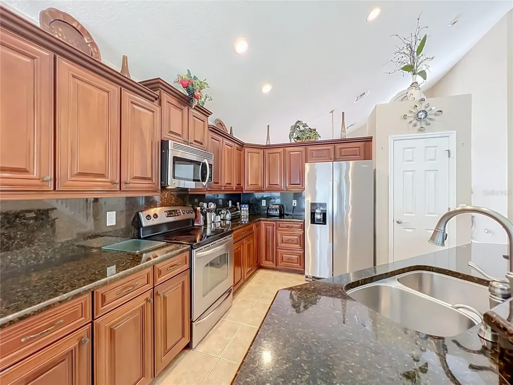9038 VICKROY TERRACE Oviedo, FL 32765