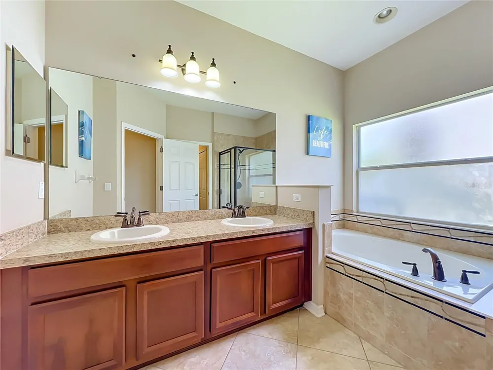 9038 VICKROY TERRACE Oviedo, FL 32765