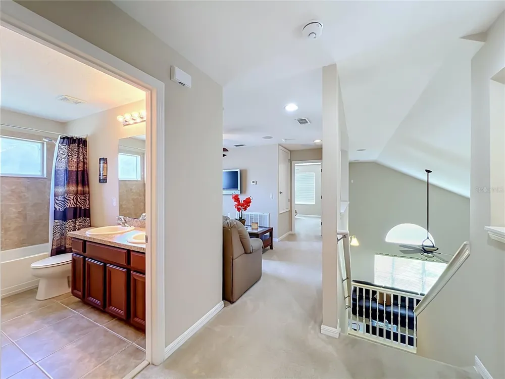 9038 VICKROY TERRACE Oviedo, FL 32765