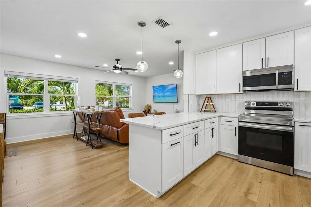 10791 TEMPLE TERRACE Seminole, FL 33772