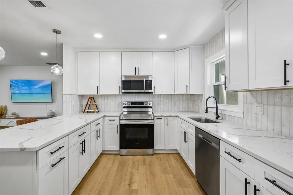 10791 TEMPLE TERRACE Seminole, FL 33772
