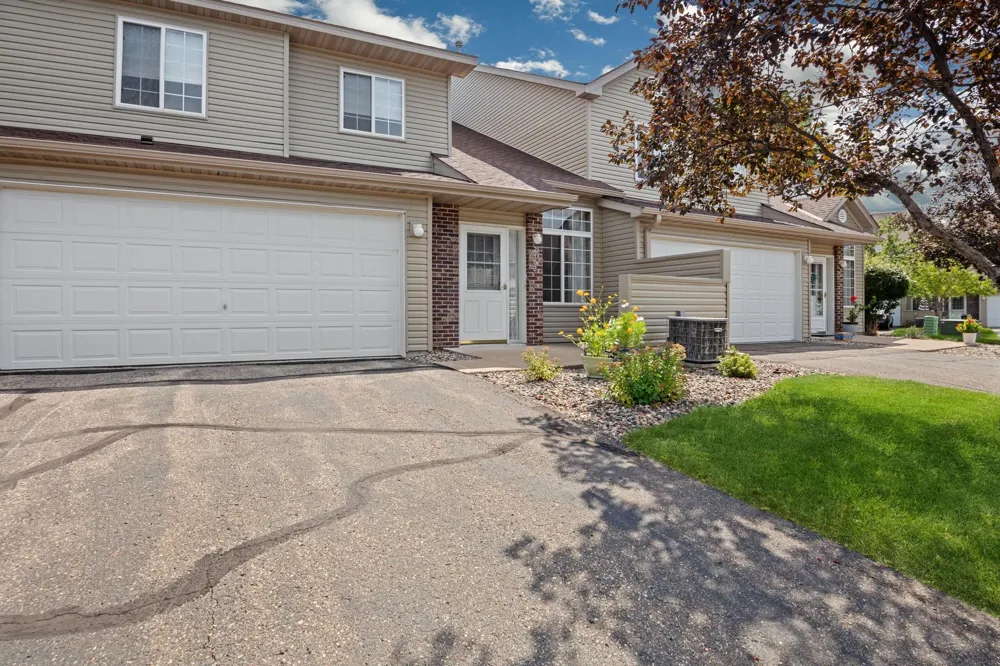 2462 Oakridge Circle Hudson, WI 54016