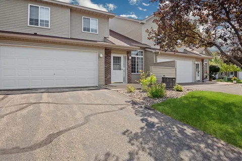 2462 Oakridge Circle
