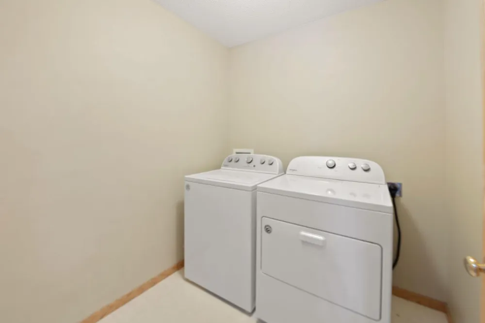 2462 Oakridge Circle Hudson, WI 54016