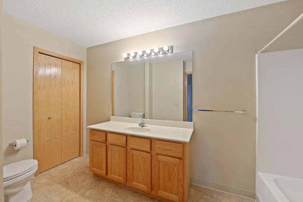 2462 Oakridge Circle Hudson, WI 54016