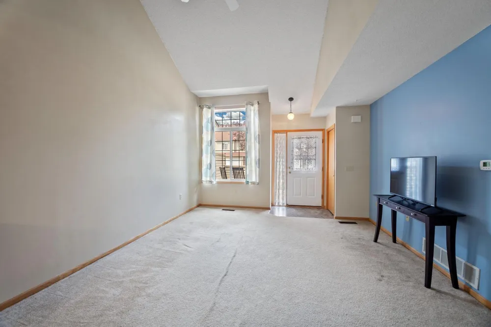 2462 Oakridge Circle Hudson, WI 54016