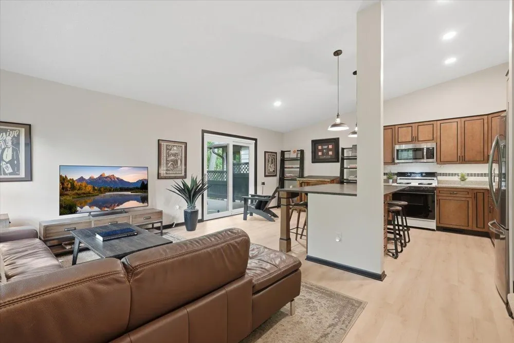 1251 Archer Lane Plymouth, MN 55447