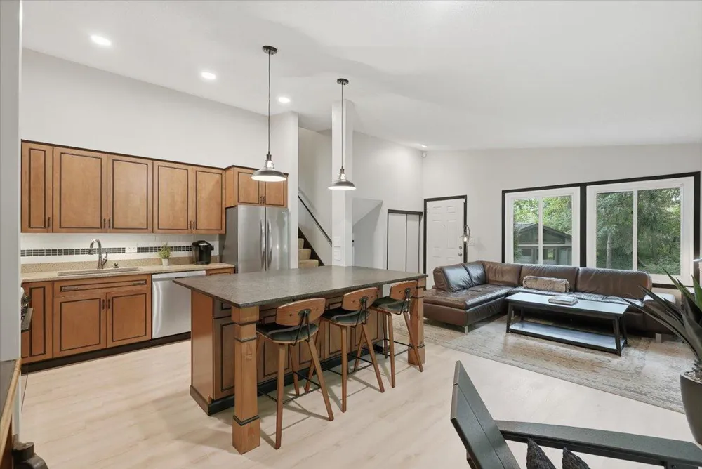 1251 Archer Lane Plymouth, MN 55447