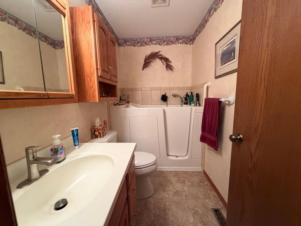 217 Green Lea Lane Albert Lea, MN 56007