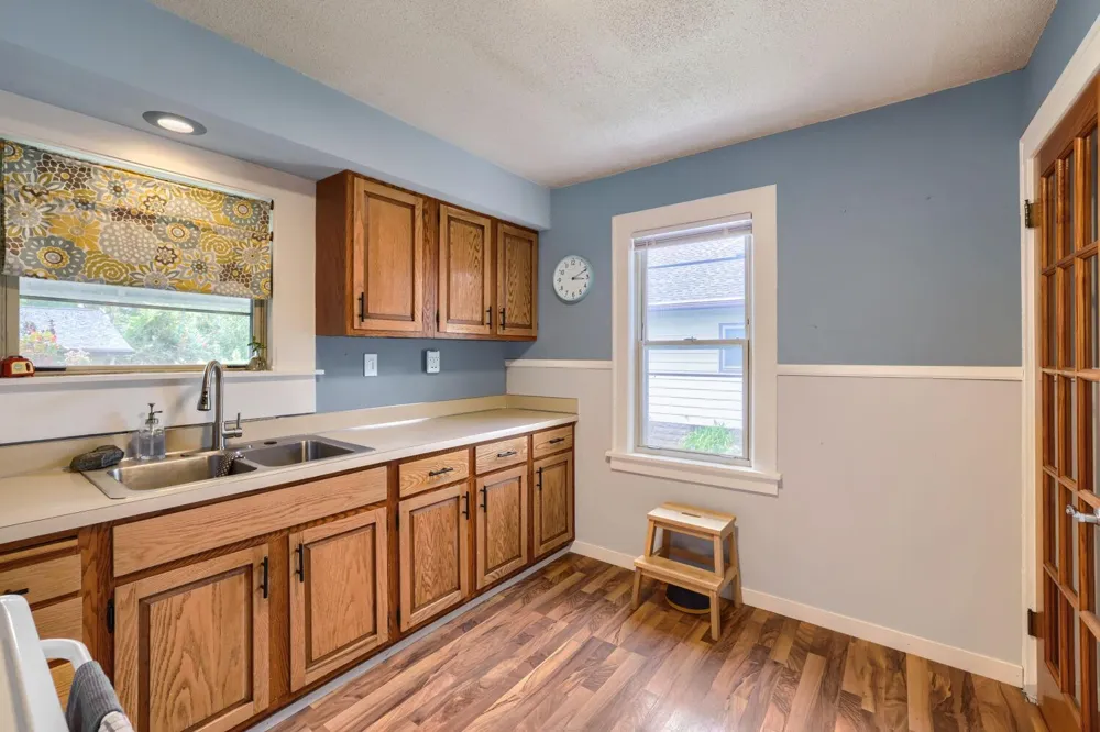 1735 Malvern Street Roseville, MN 55113