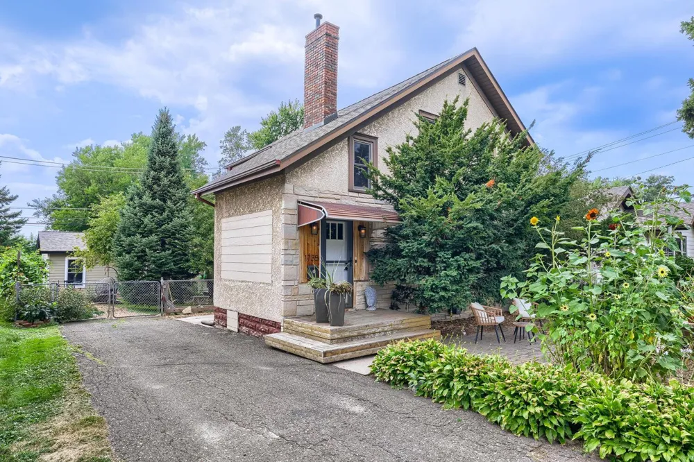 1735 Malvern Street Roseville, MN 55113