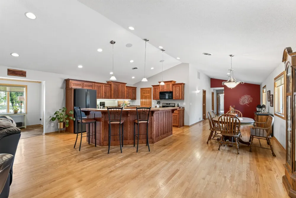 9848 218th Avenue NW Elk River, MN 55330