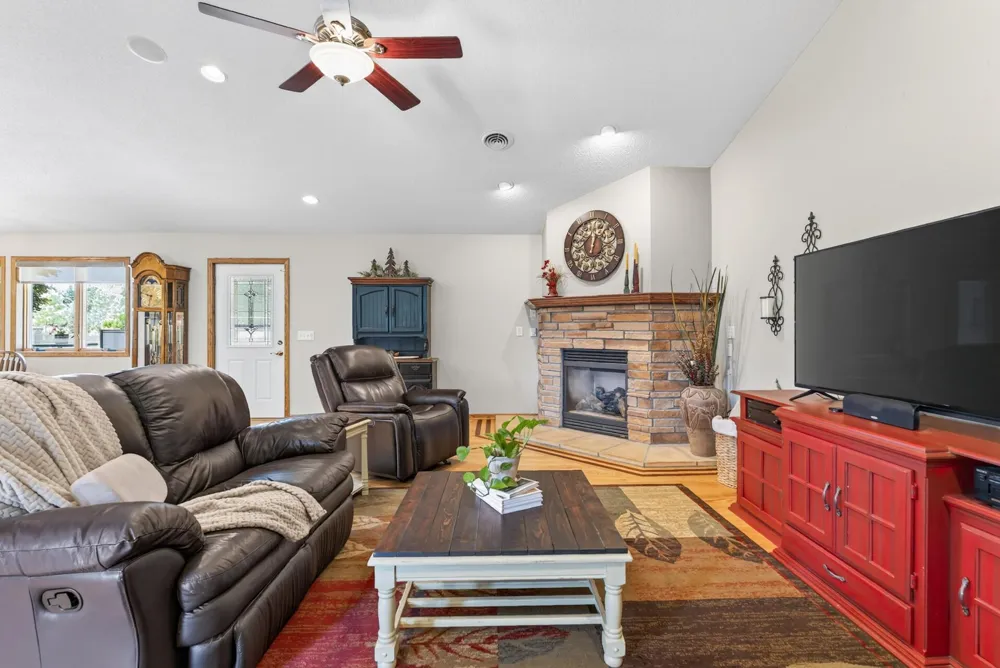 9848 218th Avenue NW Elk River, MN 55330