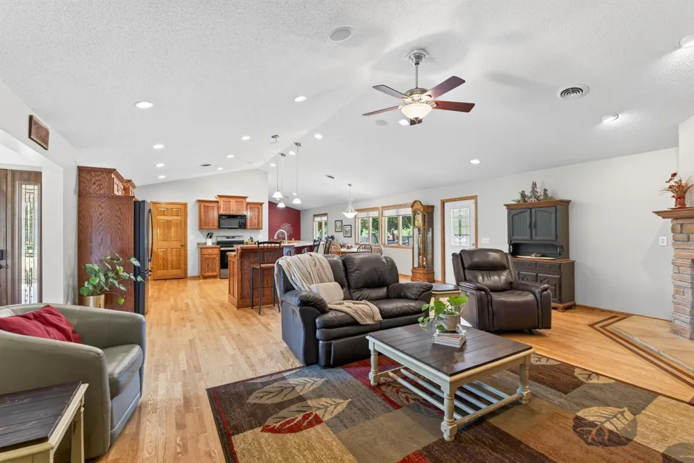 9848 218th Avenue NW Elk River, MN 55330