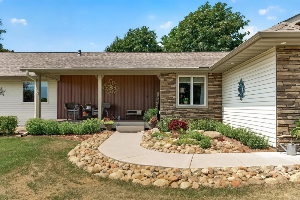 9848 218th Avenue NW Elk River, MN 55330