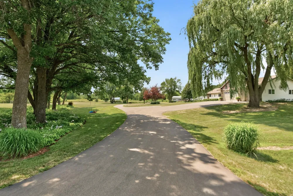 9848 218th Avenue NW Elk River, MN 55330