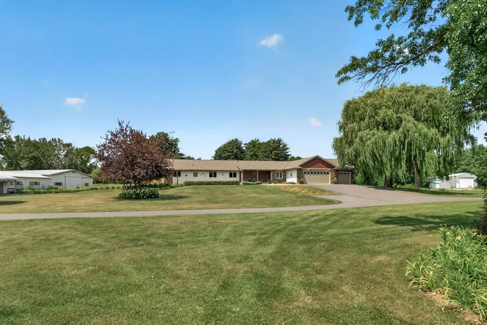 9848 218th Avenue NW Elk River, MN 55330