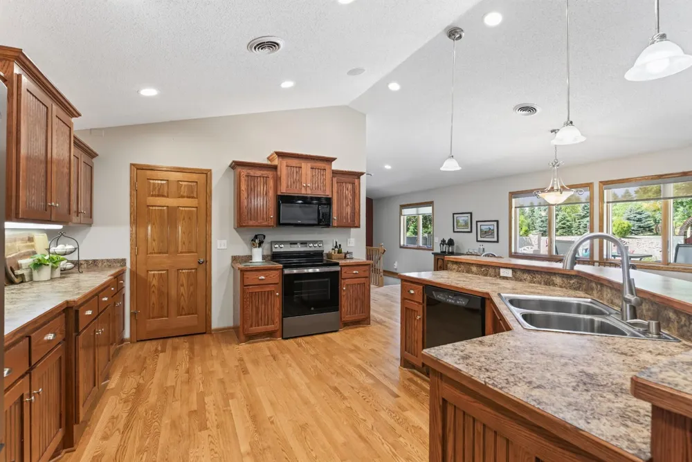 9848 218th Avenue NW Elk River, MN 55330