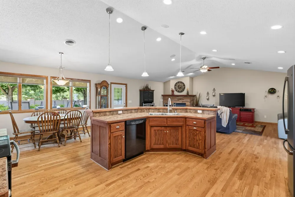 9848 218th Avenue NW Elk River, MN 55330