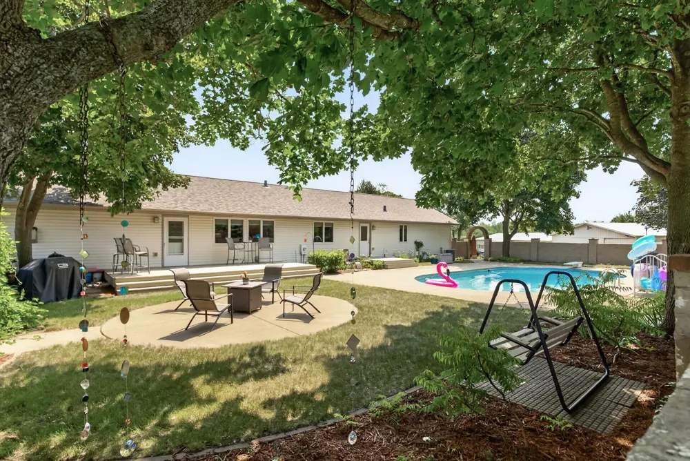 9848 218th Avenue NW Elk River, MN 55330
