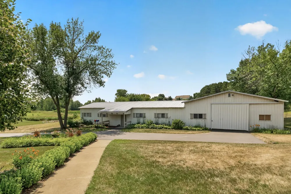 9848 218th Avenue NW Elk River, MN 55330