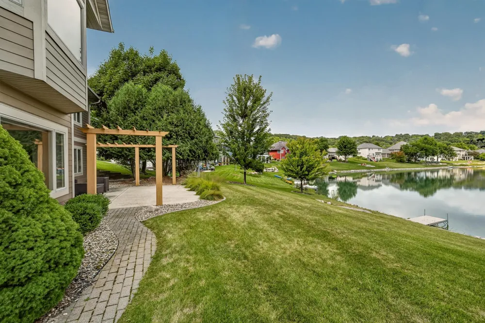 4010 Autumn Lake Court SW Rochester, MN 55902