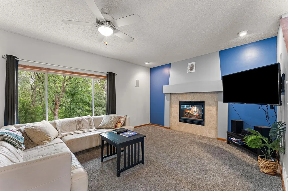 2554 Haller Lane E Maplewood, MN 55119