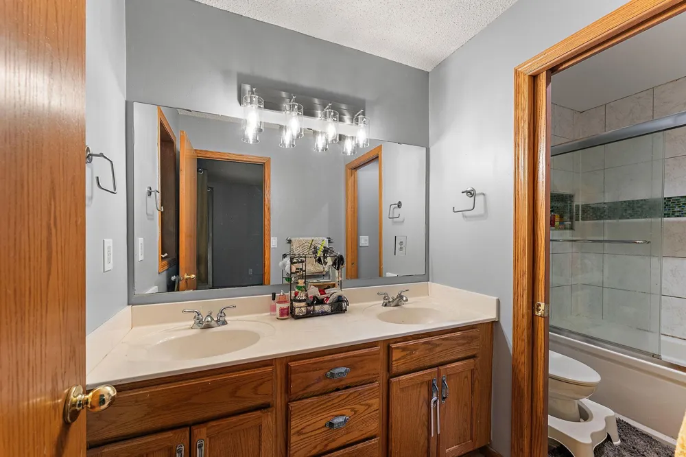 2554 Haller Lane E Maplewood, MN 55119