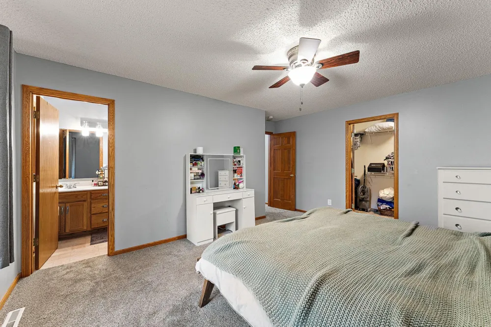 2554 Haller Lane E Maplewood, MN 55119