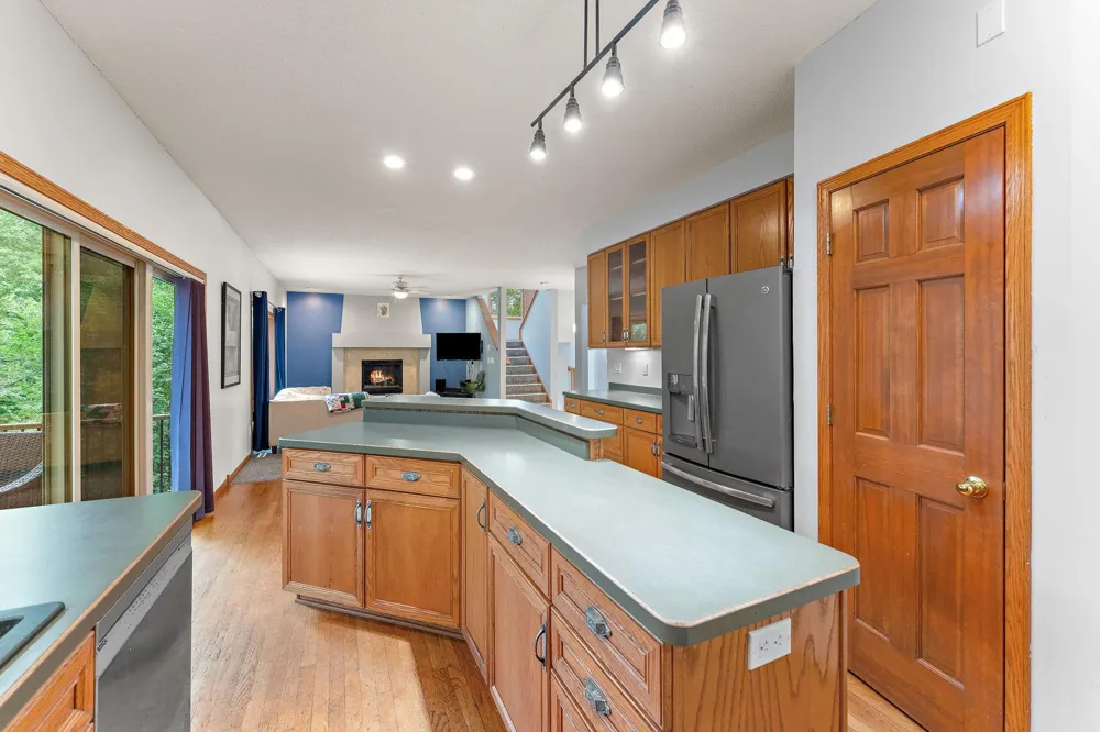 2554 Haller Lane E Maplewood, MN 55119