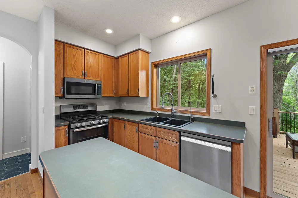 2554 Haller Lane E Maplewood, MN 55119