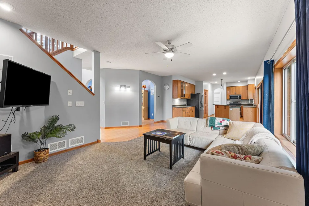2554 Haller Lane E Maplewood, MN 55119