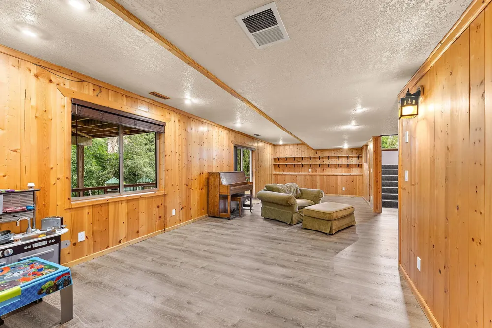 2554 Haller Lane E Maplewood, MN 55119