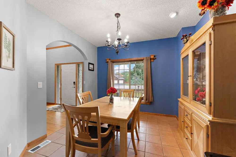 2554 Haller Lane E Maplewood, MN 55119