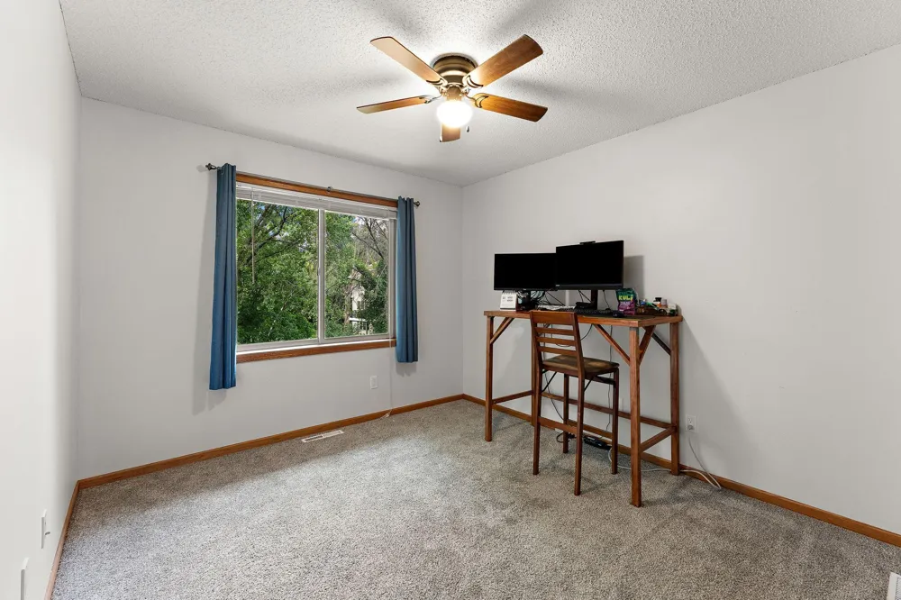 2554 Haller Lane E Maplewood, MN 55119
