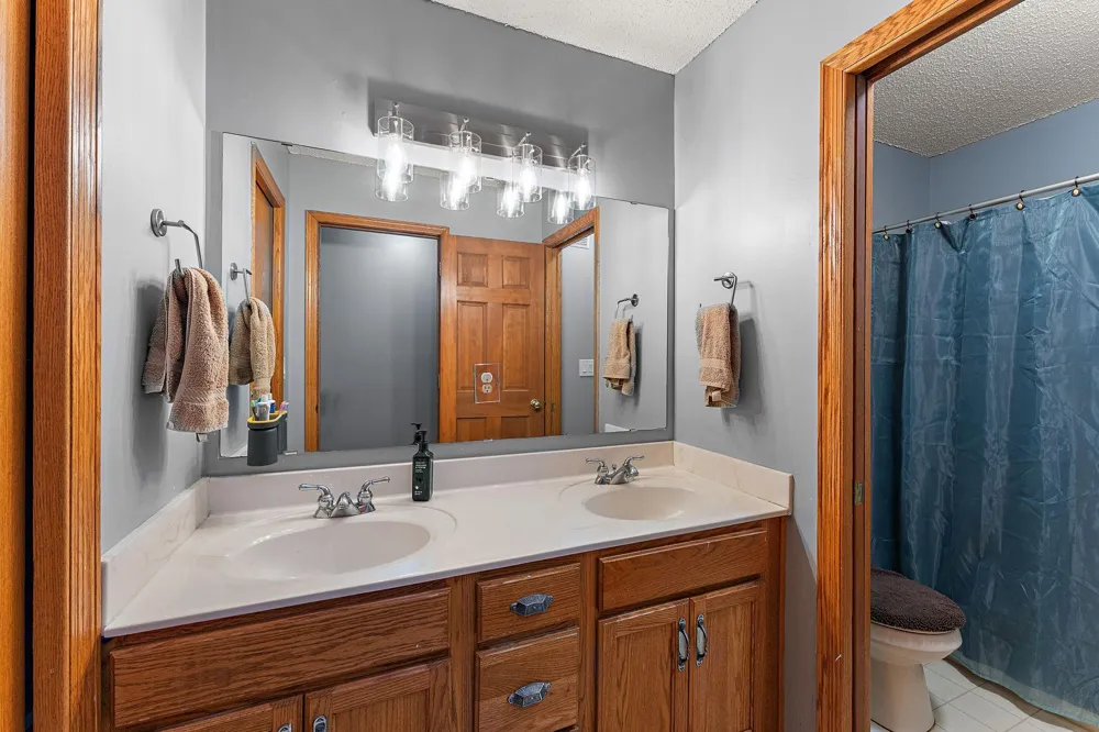 2554 Haller Lane E Maplewood, MN 55119