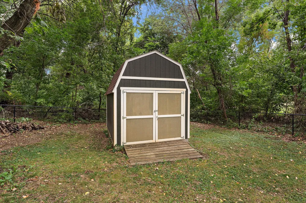 2554 Haller Lane E Maplewood, MN 55119