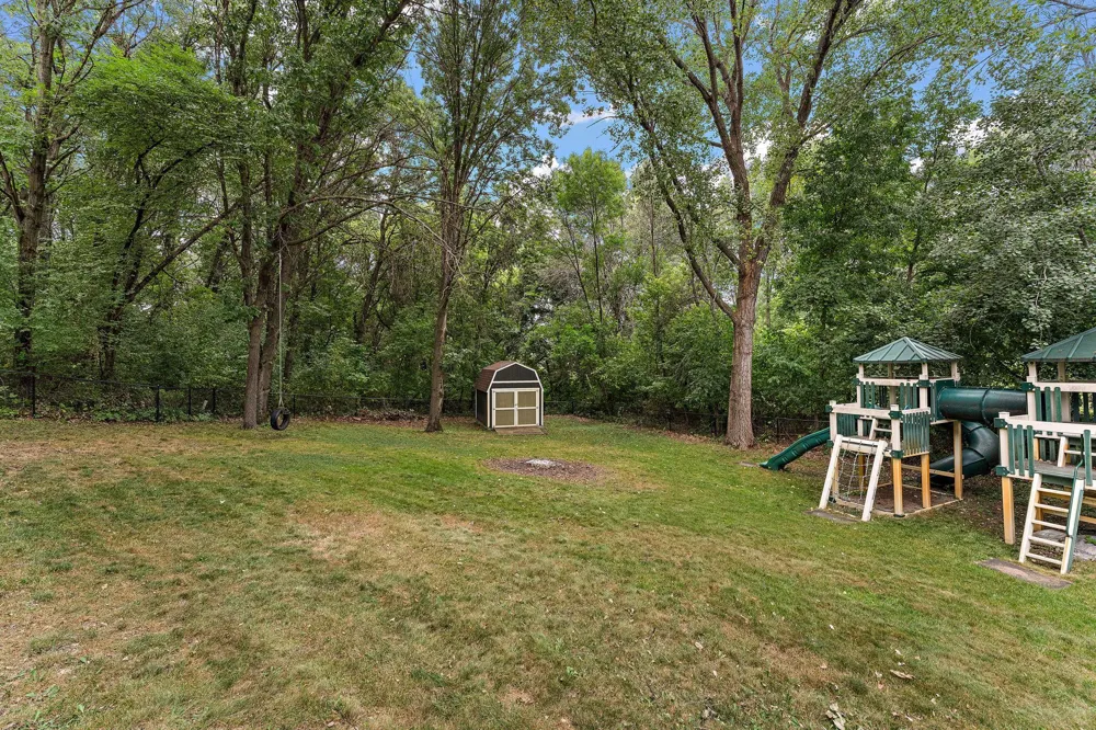2554 Haller Lane E Maplewood, MN 55119