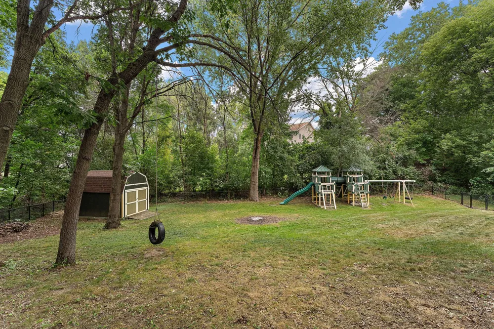 2554 Haller Lane E Maplewood, MN 55119