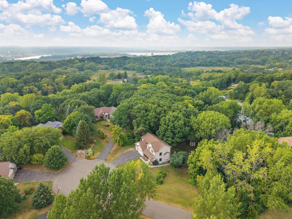 2554 Haller Lane E Maplewood, MN 55119