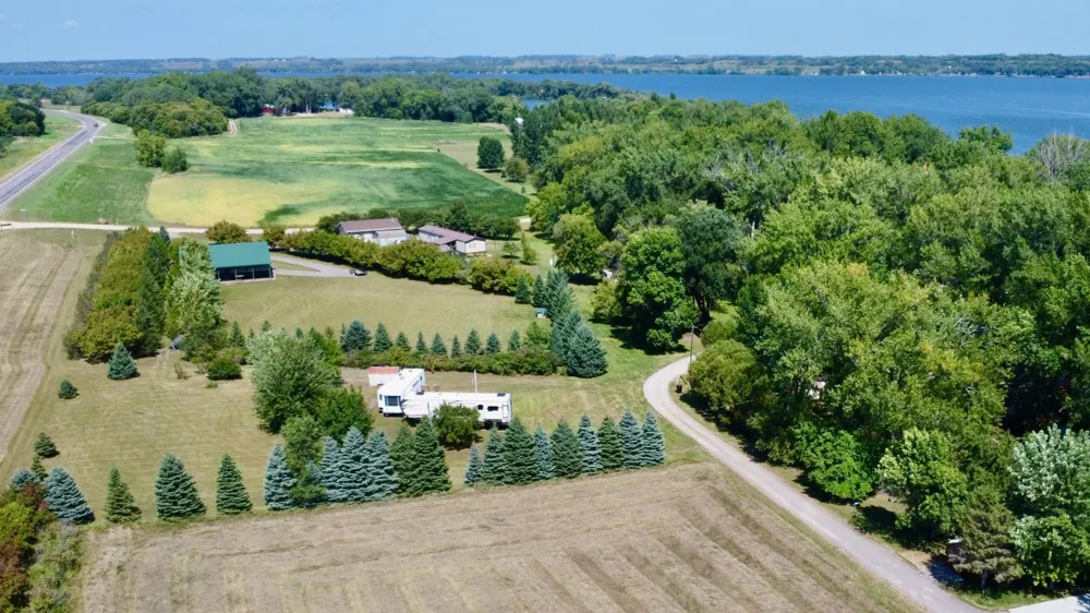 48481 Baileys Bay Road Big Stone City, SD 57216
