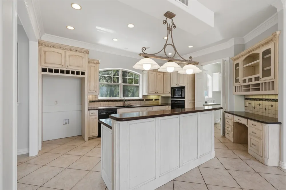 4201 Bluff View Drive Granbury, TX 76048