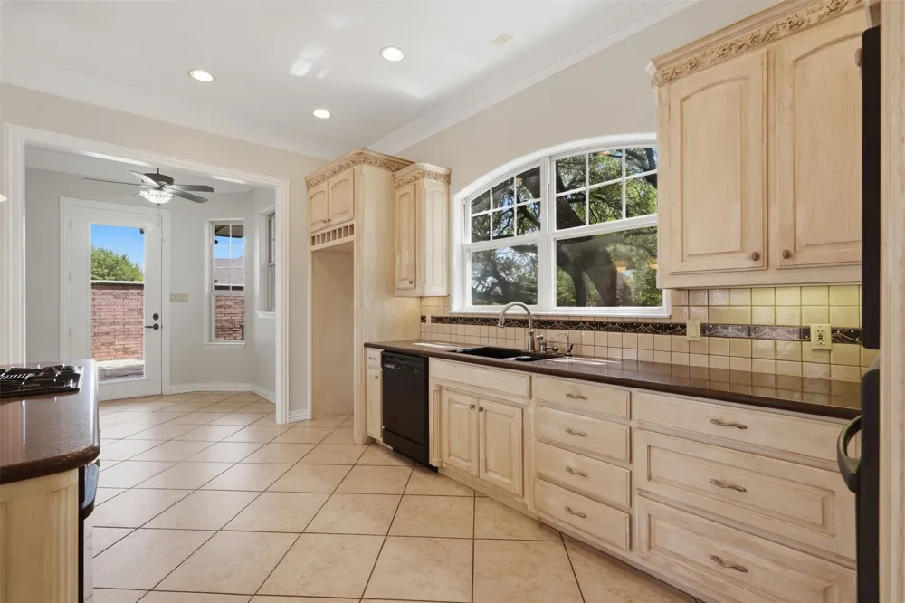 4201 Bluff View Drive Granbury, TX 76048