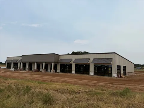 1001 Industrial Court #204