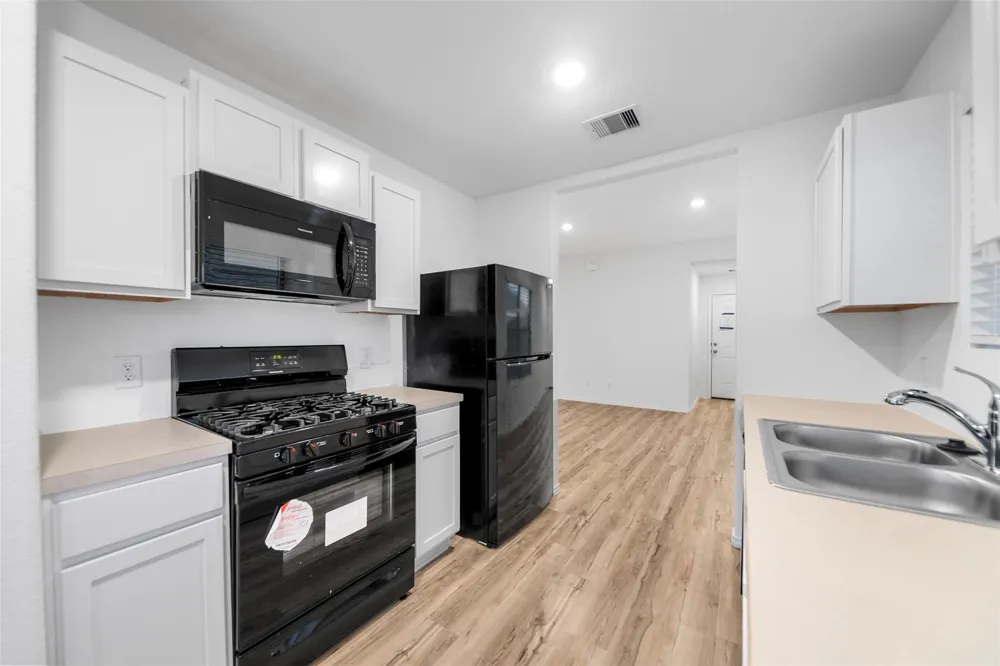 14534 Broadbury Pond Road Rosharon, TX 77583