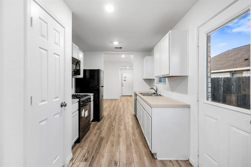 14534 Broadbury Pond Road Rosharon, TX 77583