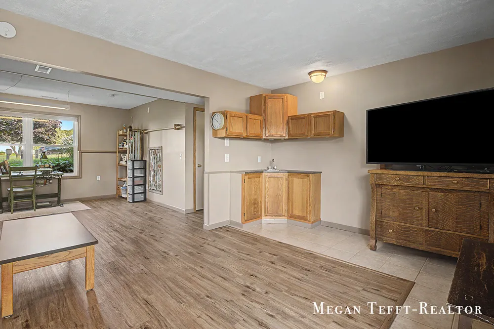 6230 Belmont Farms NE Belmont, MI 49306