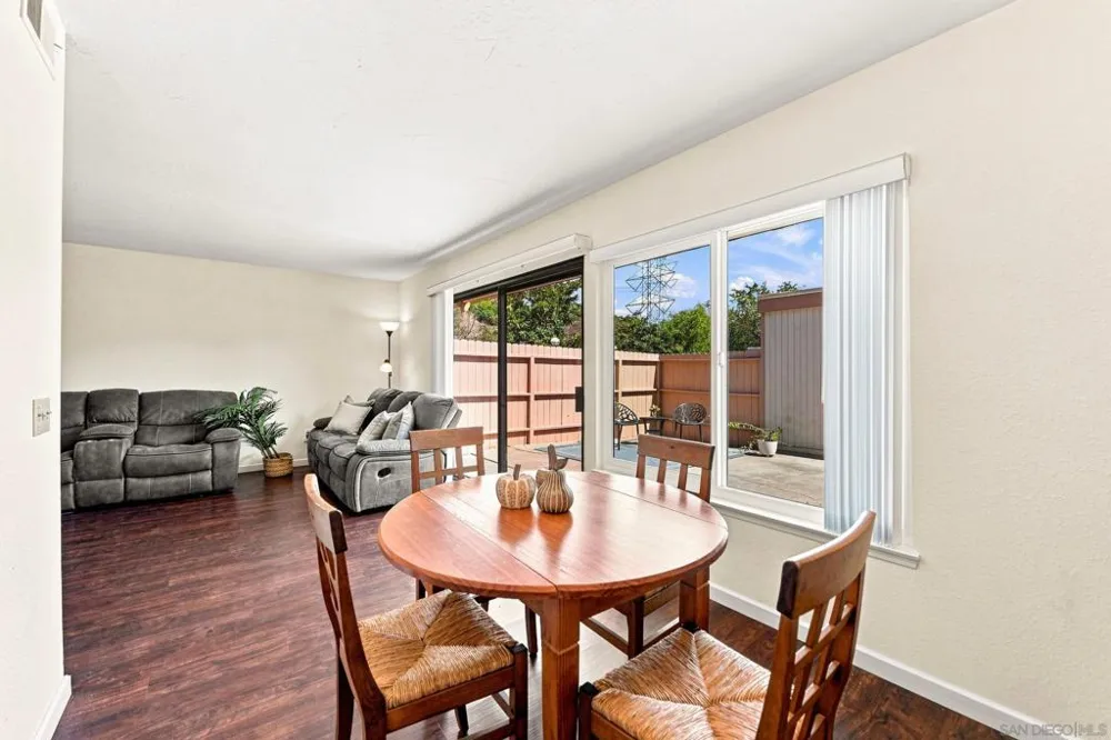 2812 Via Magia Carlsbad, CA 92010